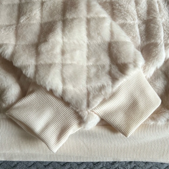 Sweater - Picture 2 of 3